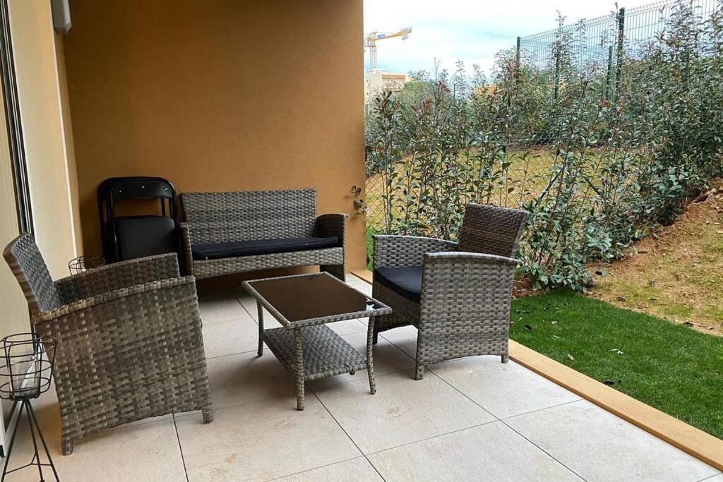 Appartement Deux pieces Moderne et Chaleureux à Saint-Laurent-du-Var Extérieur photo