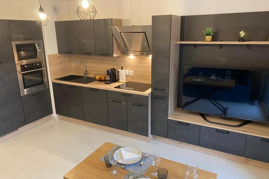 Appartement Deux pieces Moderne et Chaleureux à Saint-Laurent-du-Var Extérieur photo